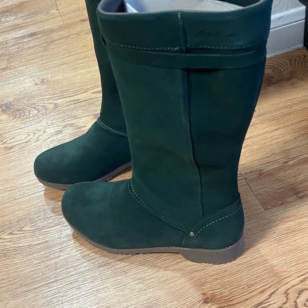 Women’s Eddie Bauer boots, nwt.